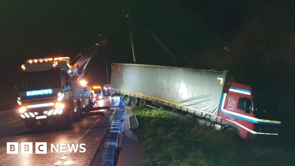 Vintage car trailer crash closes Derbyshire road