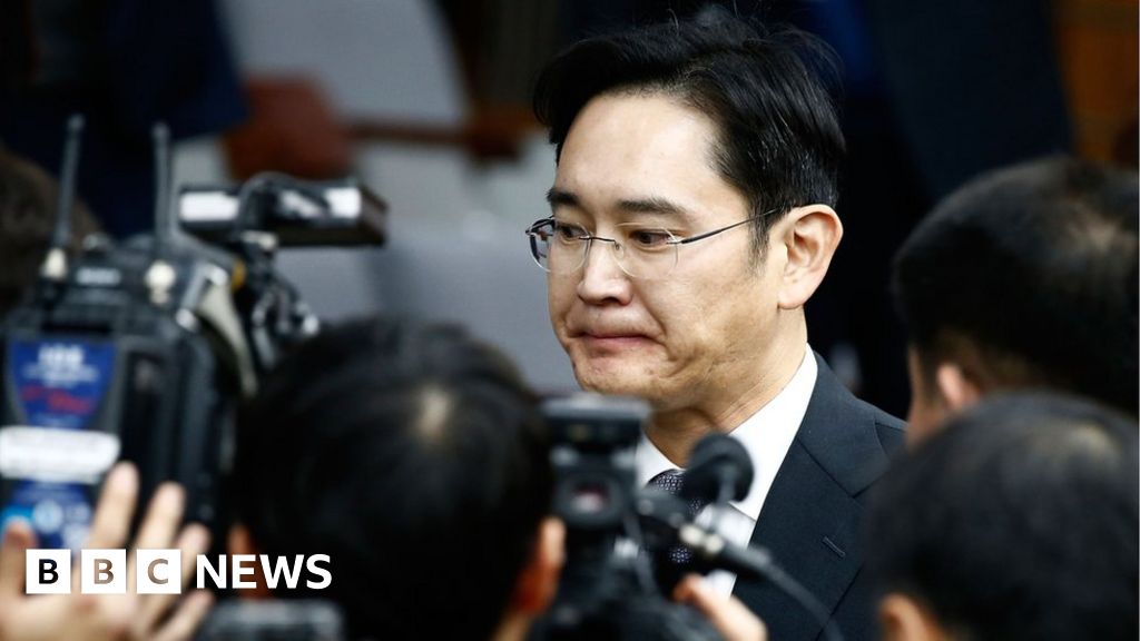 S Korea Corruption Prosecutors To Seek Arrest Warrant Bbc News 9757