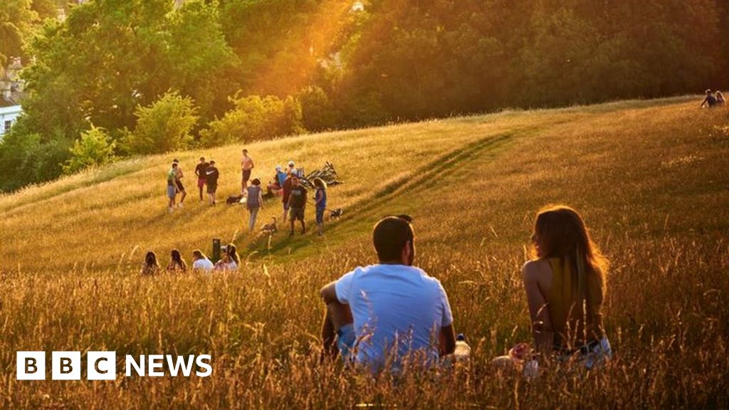 Award-winning Bath photographer seeks couple in sunset snap