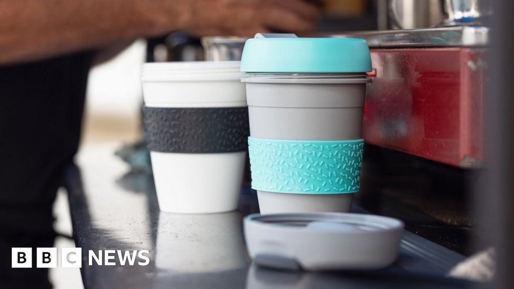 Coronavirus Starbucks bans reusable cups to help tackle spread BBC News(02)