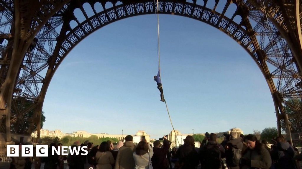 Rope climber attempts world record at Eiffel Tower