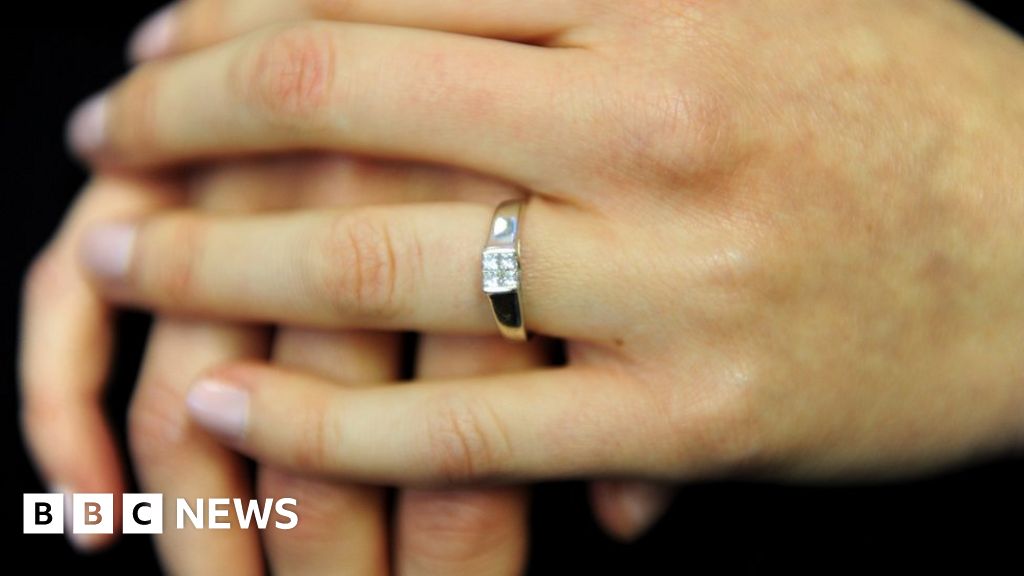 Nightmare causes sleeping California woman to swallow wedding ring