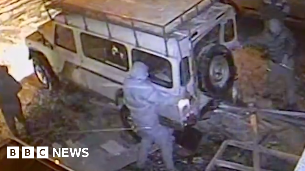 Moment gang ramraid shop and rip out ATM in Birmingham BBC News