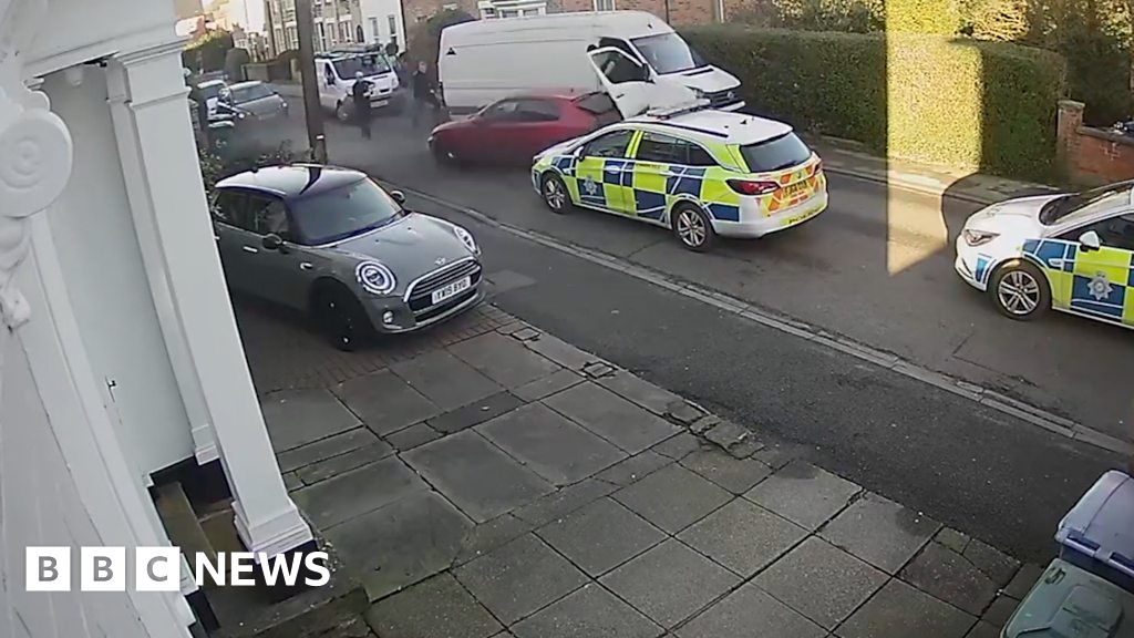 Retford Driver Rammed Vehicles And Garden Wall In Escape Bid Bbc News