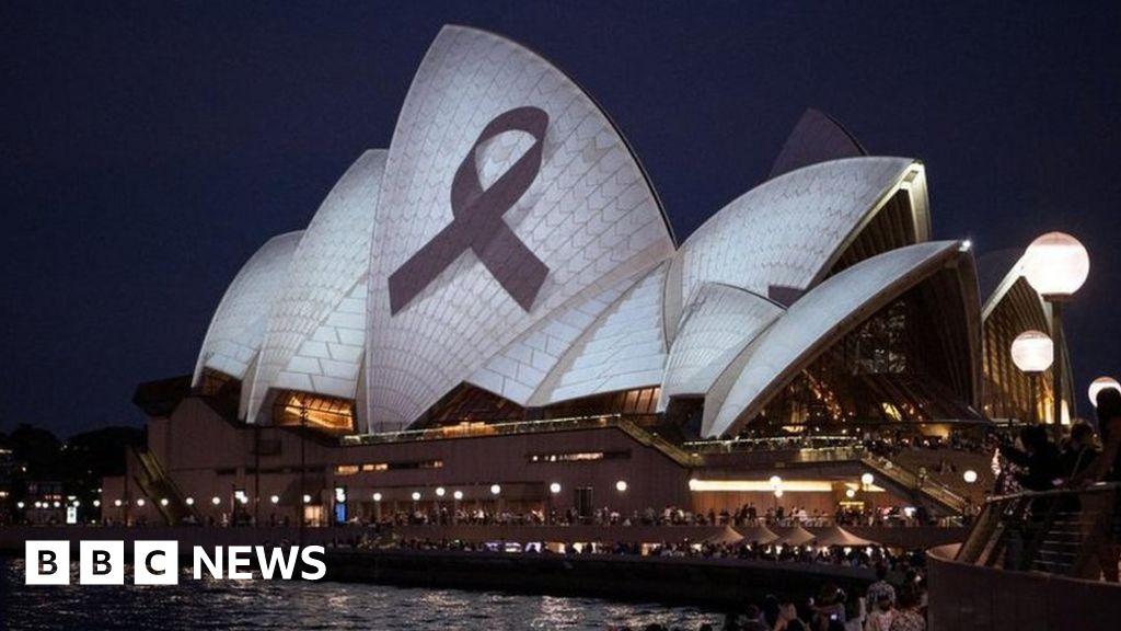‘Here we go again’: Women fearful in wake of Sydney attack