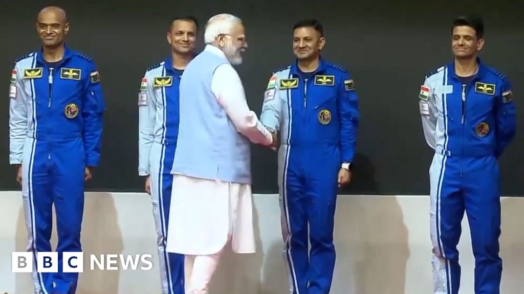 Gaganyaan: Индия назовава астронавти за първия си космически полет