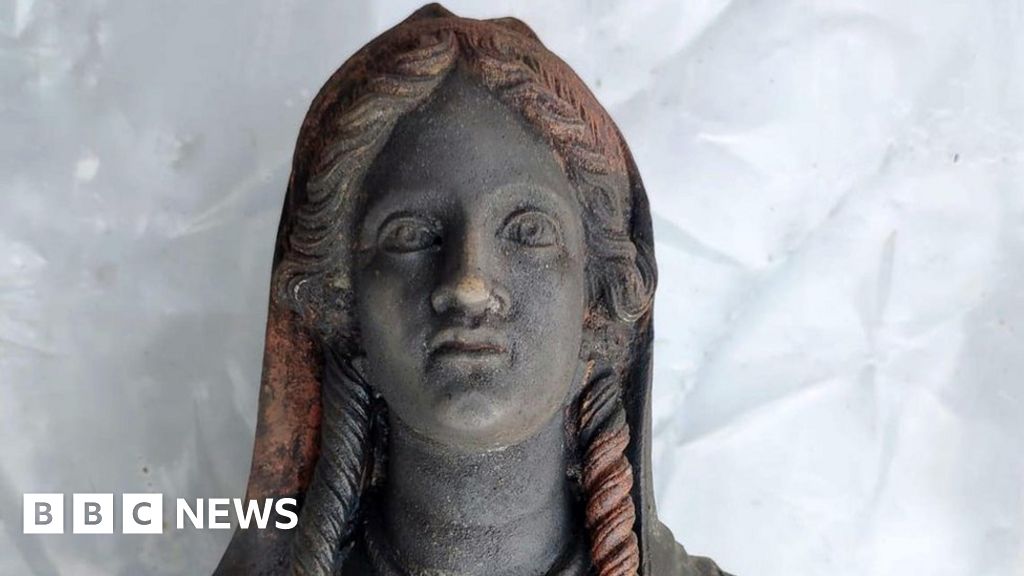 Ancient Rome: Stunningly preserved bronze statues found in Italy – BBC