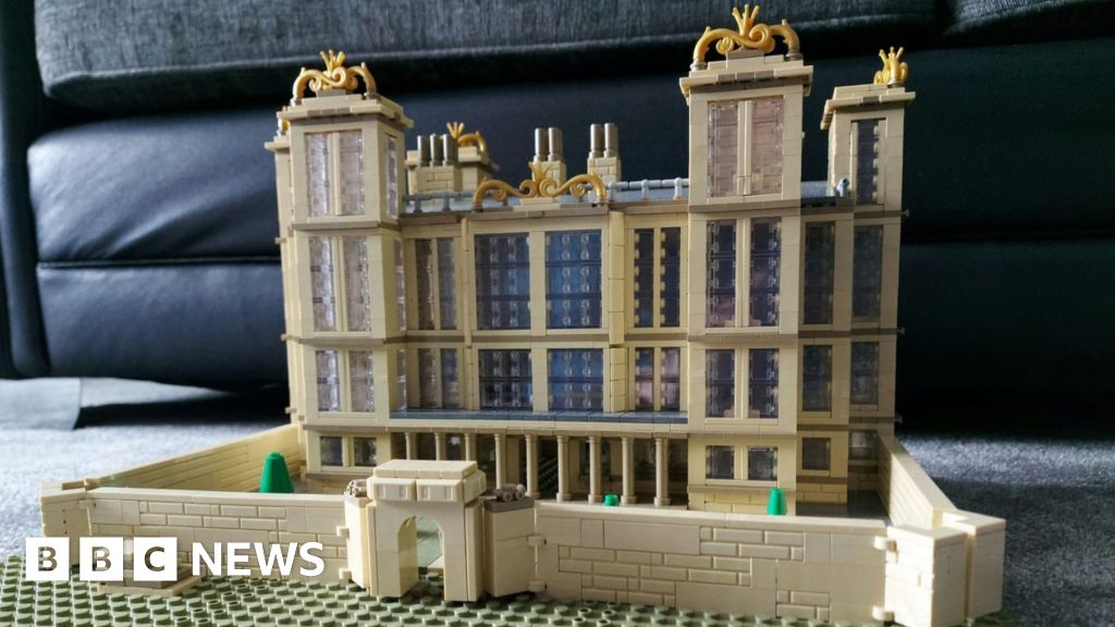 Hardwick Hall: Man builds Lego of National Trust - BBC News