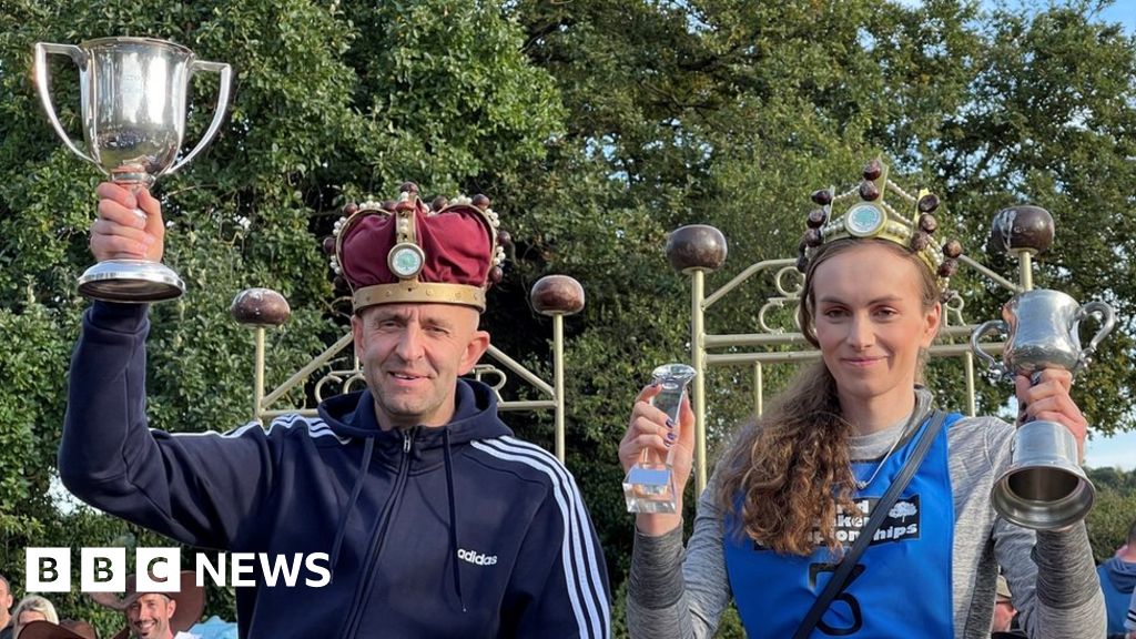 Northamptonshire: Thousands attend World Conker Championships