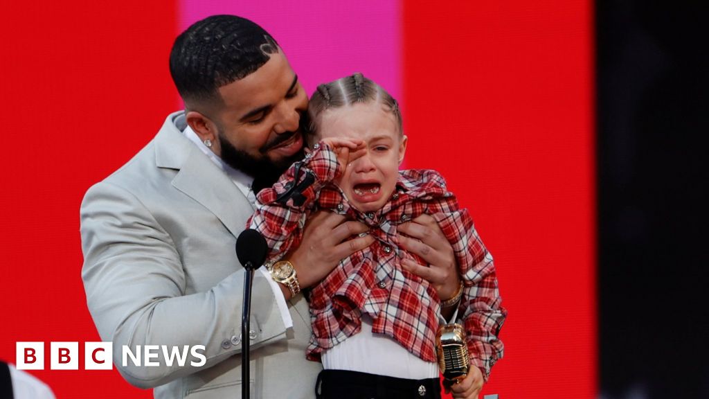 Billboard Music Awards Drake S Son Joins Him To Accept Artist Of The Decade Bbc News