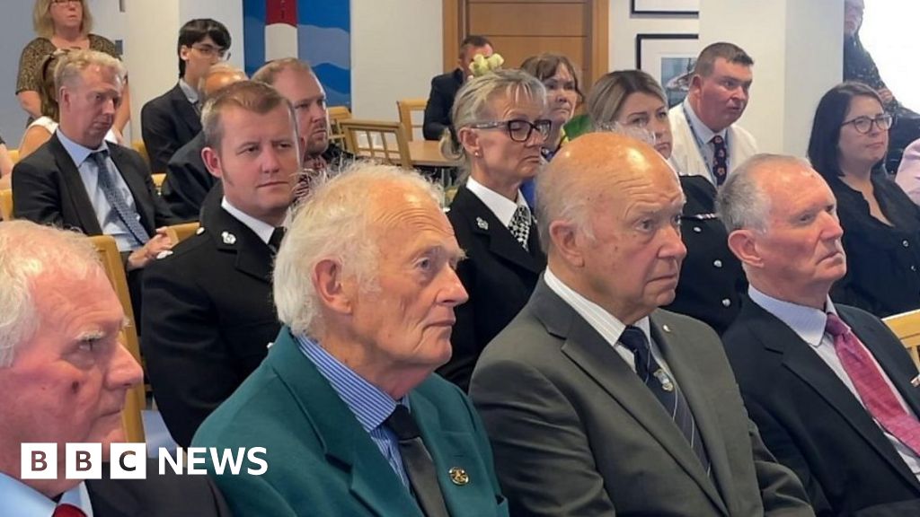 Isle of Man chief minister honours Summerland first responders - BBC News