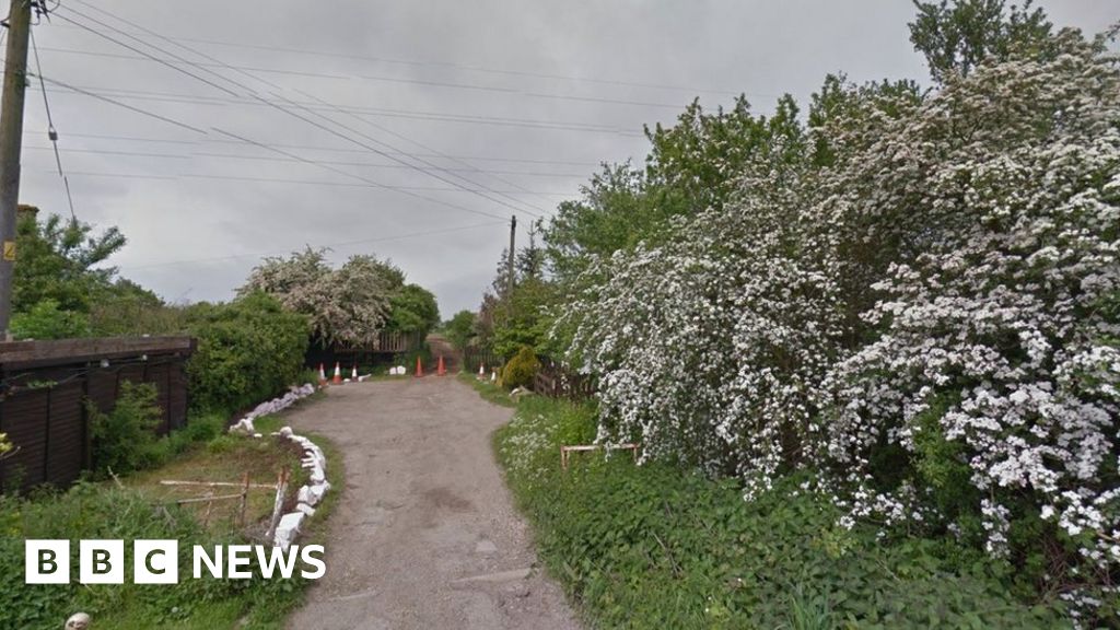 Wickford residents fear Dale Farm II is under way - BBC News