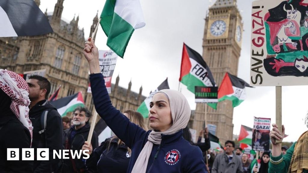 Pro-Palestinian protest in London sees thousands call for bombing to stop