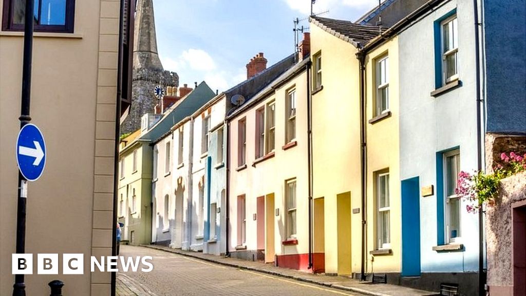 Second homes: Tax hikes make holiday lets in Wales unviable, owners say