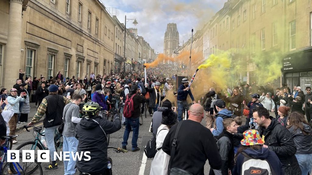 Thousands join Bristol Drum and Bass On The Bike rave