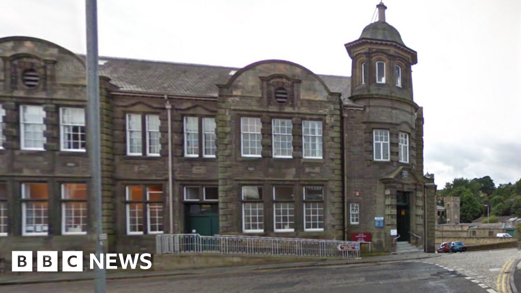 Scottish Borders library computer overhaul begins - BBC News