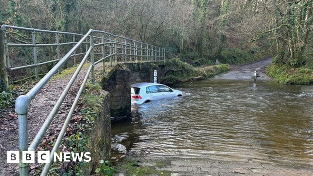 Wales weather: Machynlleth bridge closed as cars rescued from floods ...