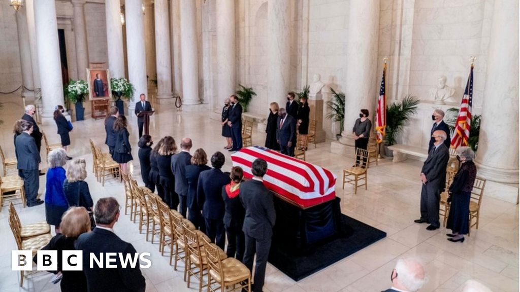 Mourners gather to honour Ruth Bader Ginsburg