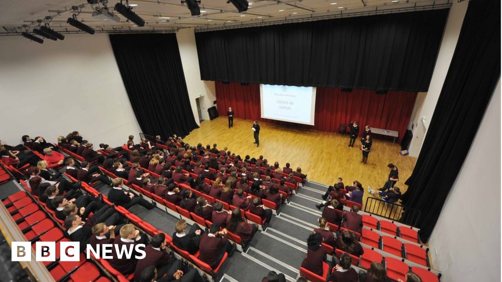 How many teachers does a school need? BBC News