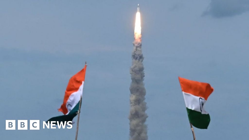 Индия има за цел да изпрати астронавт на Луната до