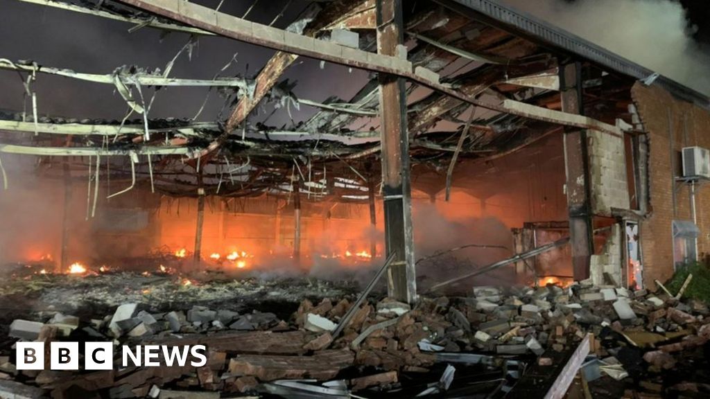 Fire Breaks Out At Large Wolverhampton Warehouse - BBC News