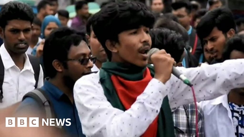 Bangladesh Students Continue Road Safety Protests