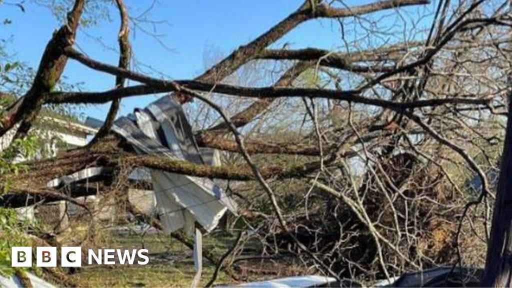 Mississippi tornado kills 24 and brings devastation to US state