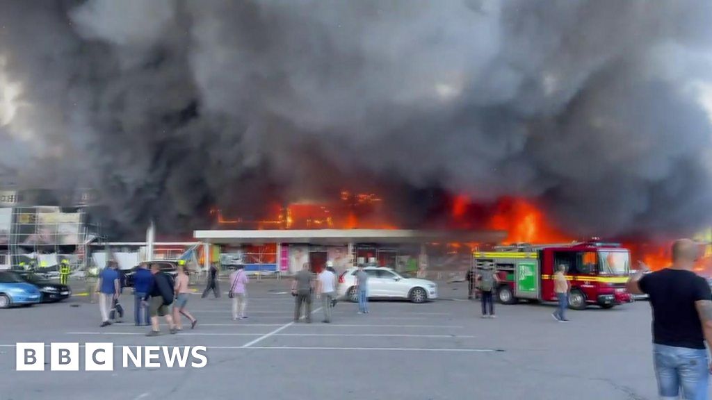 Ukraine: Missile strikes busy shopping centre in Kremenchuk