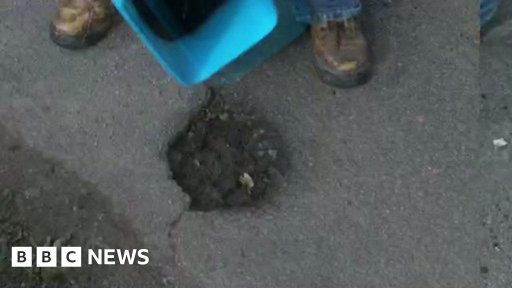 Watch A video guide to filling in your own pothole BBC News