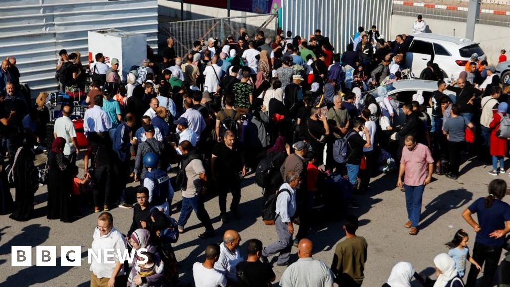 Хиляди хора в Газа са се събрали на граничния пункт