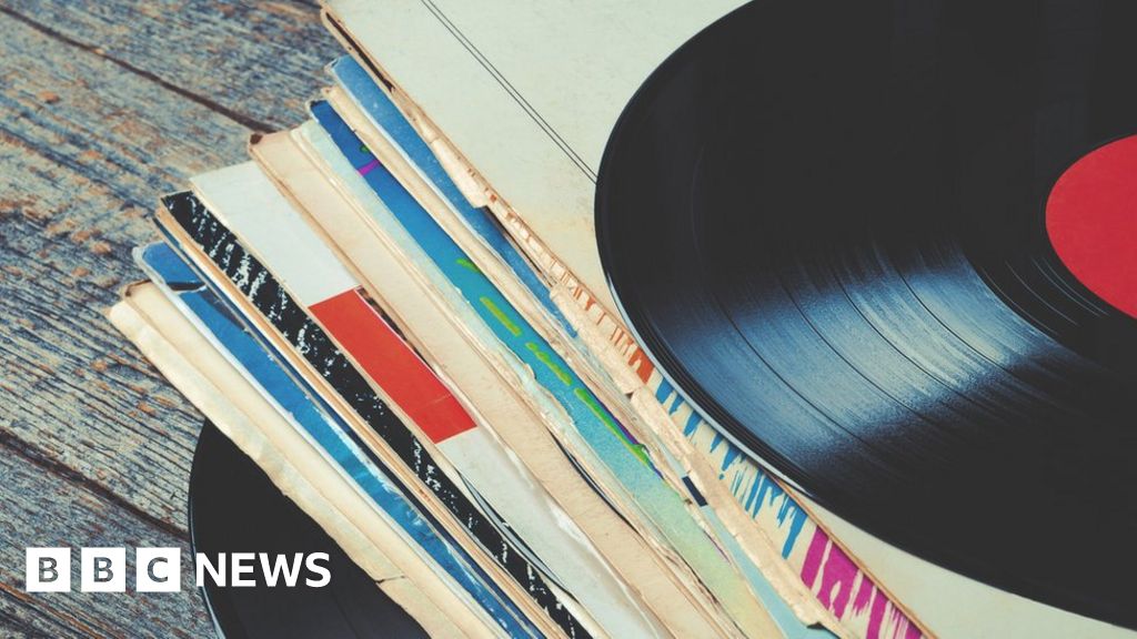 Vinyl records sales are rising and this is what you're buying BBC News