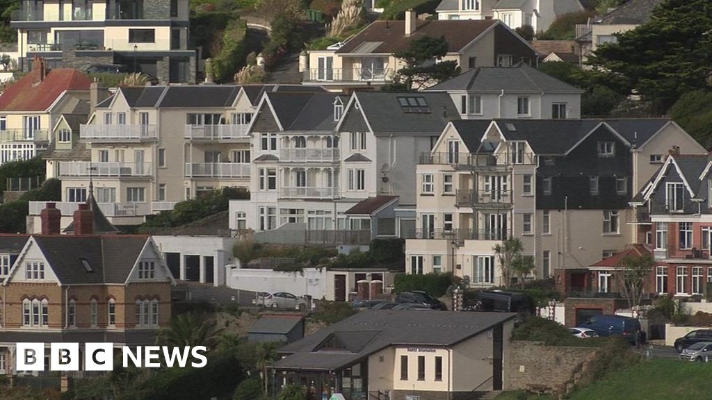 Commission calls for new measures on Devon holiday lets