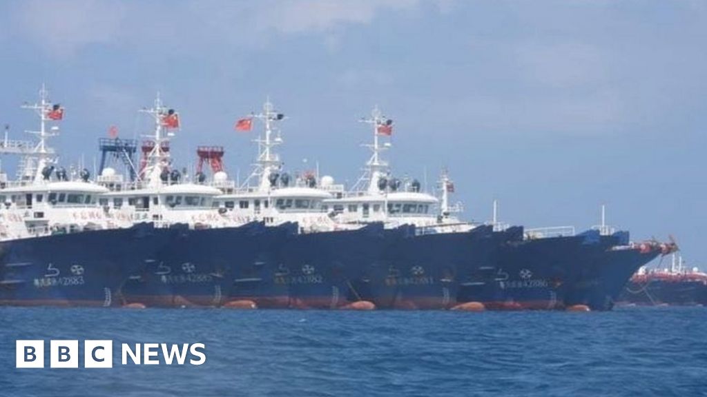 South China Sea Dispute Huge Chinese Fishing Fleet Alarms Philippines Bbc News