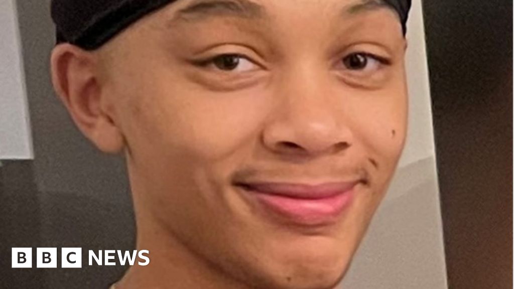 Chadwell Heath bus attack: Teen stabbed as revenge for drill track