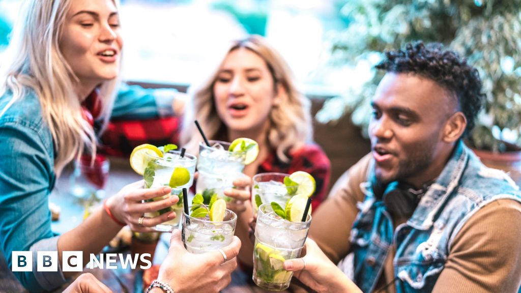 Wetherspoons: Cocktail sales up but ales out, says pub chain - BBC News