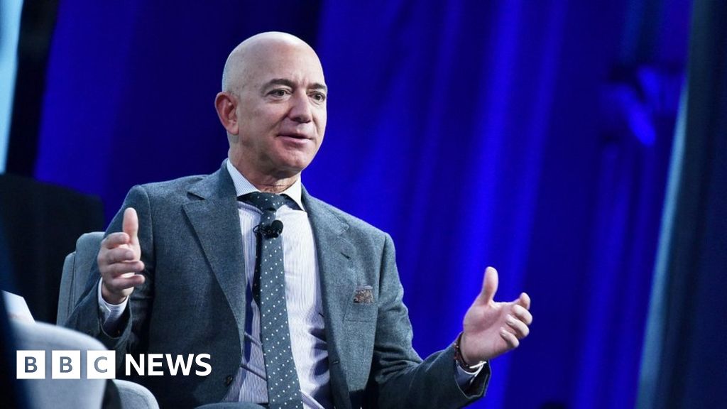 Bezos floats 'national team' to build Moon lander