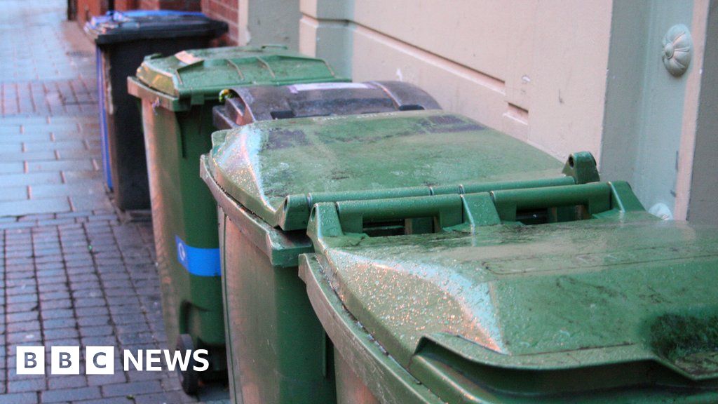 Thief escapes with stolen goods in wheelie bin
