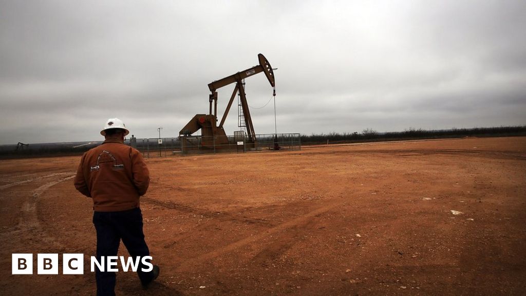 The global oil glut is squeezing the US shale industry BBC News