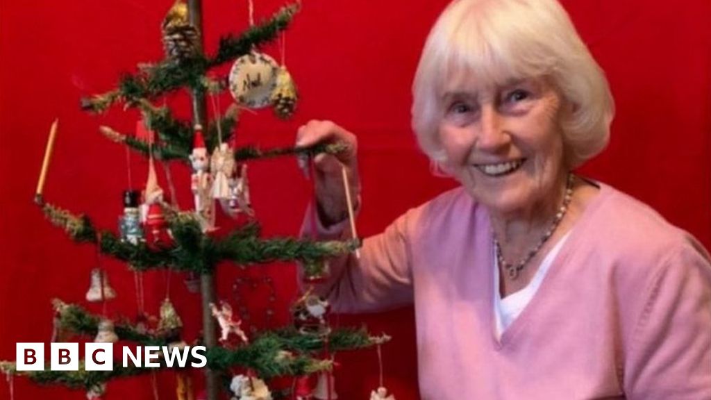 Christmas Tree Put Up Date at Hung Acevedo blog