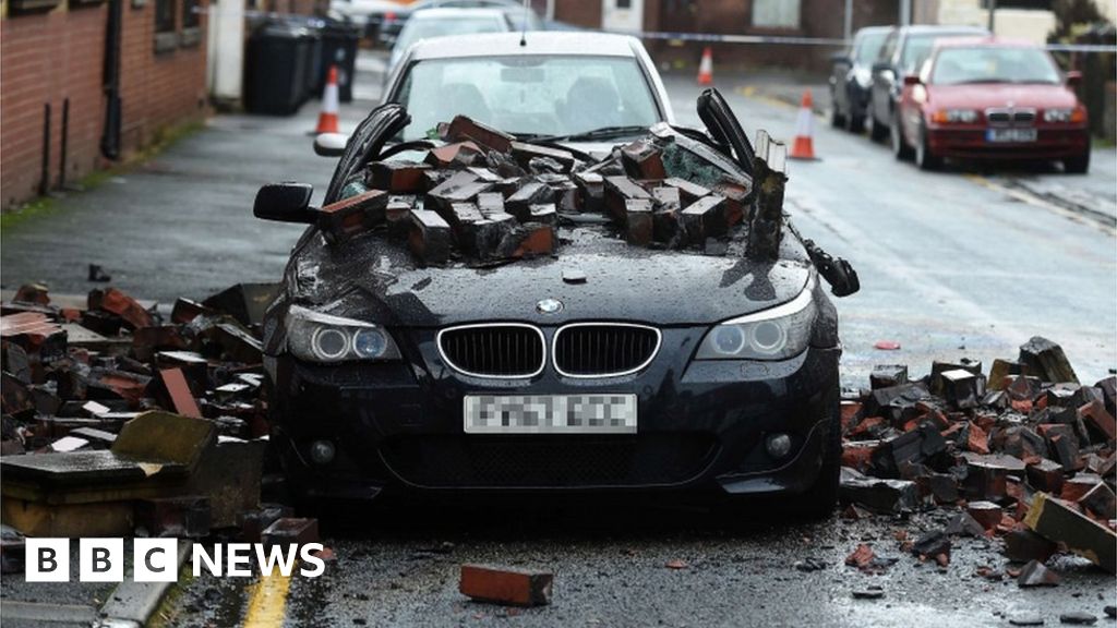 Storm Barney: Disruption to power supplies and travel - BBC News