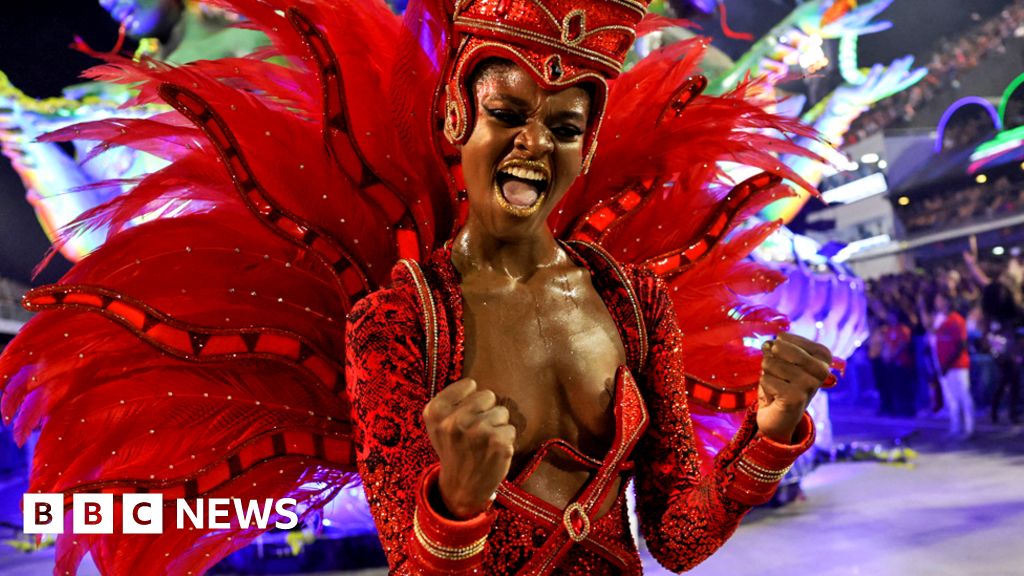 https://ichef.bbci.co.uk/news/1024/branded_news/AE1F/production/_132657544_carnival_rio_reuters.jpg