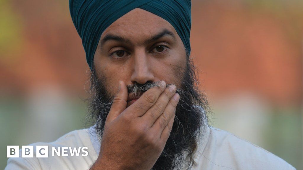 Canada MPs given panic buttons as threats increase