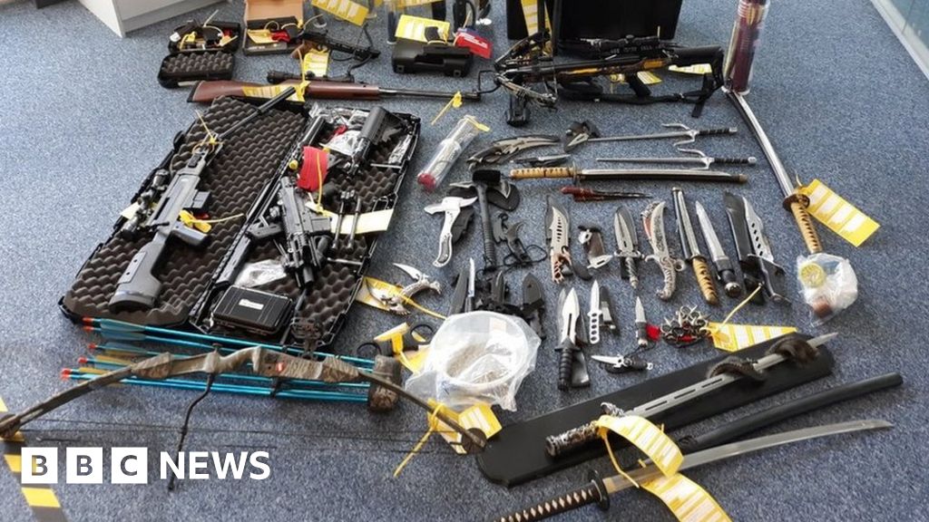 Swords and crossbows seized in Gateshead - BBC News