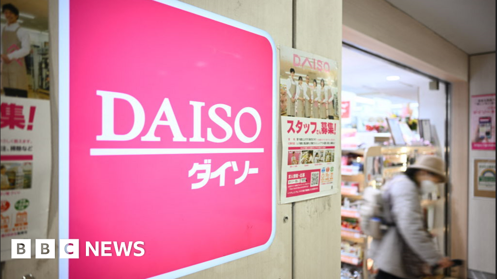 Daiso: Billionaire founder of Japanese discount store dies