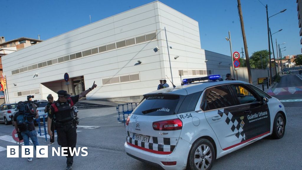 Knifeman killed at Spanish police station