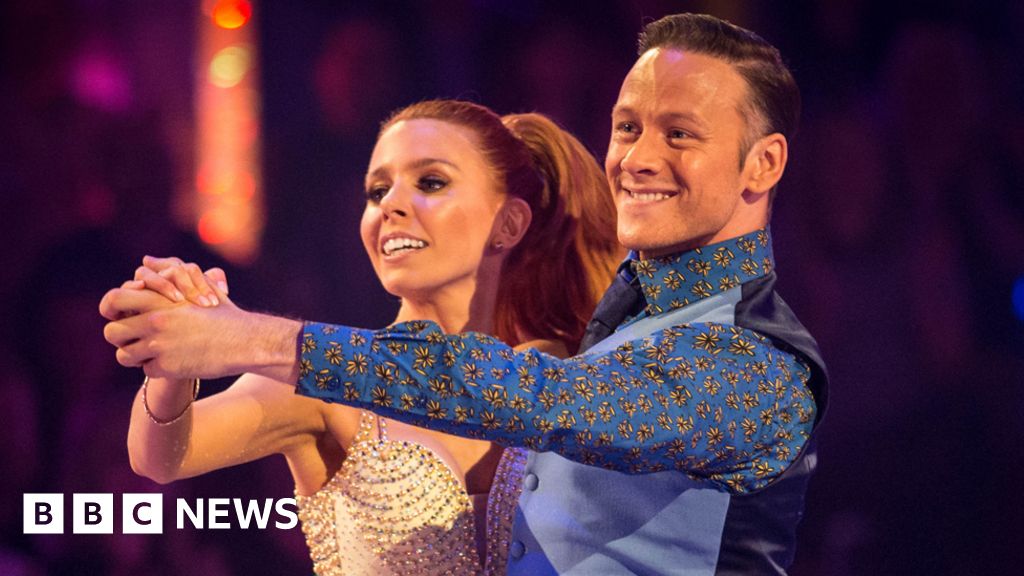 Kevin Clifton to leave Strictly Come Dancing - BBC News