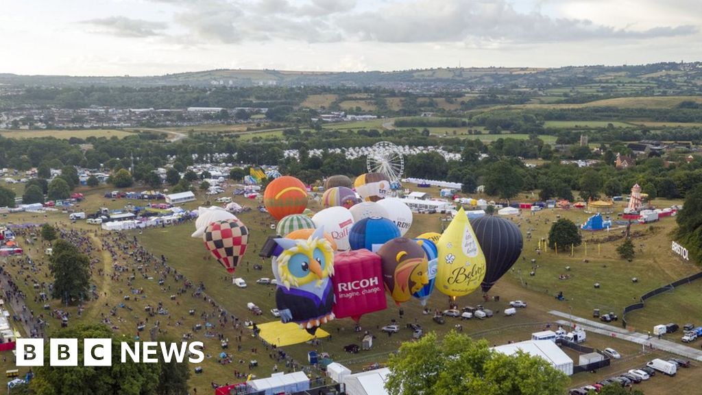 Thousands enjoy balloons at annual fiesta in Bristol BBC News