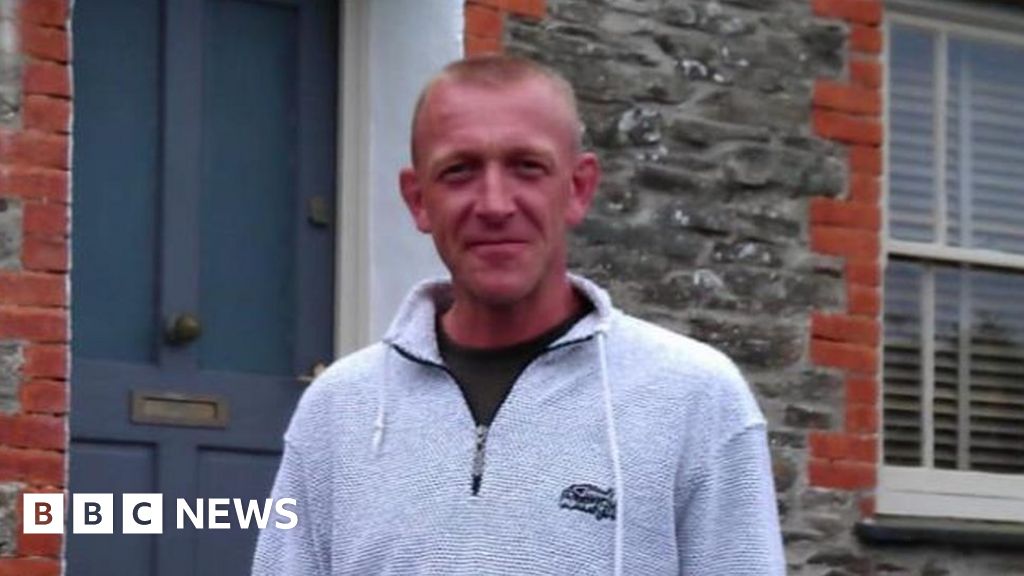 Holidaymaker in Cornwall died flicking cigarette away - BBC News