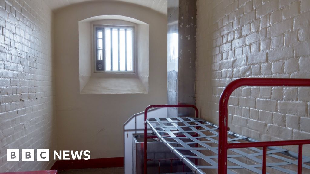 Oscar Wilde work to be performed in Reading Prison - BBC News