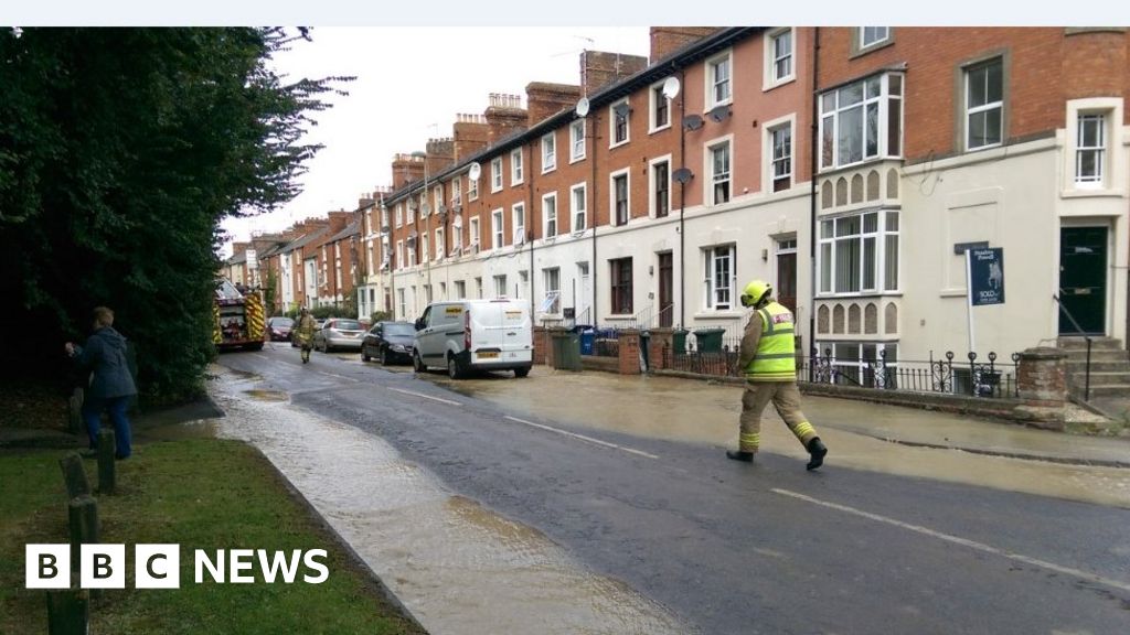 Banbury water supply hit after pipe burst BBC News